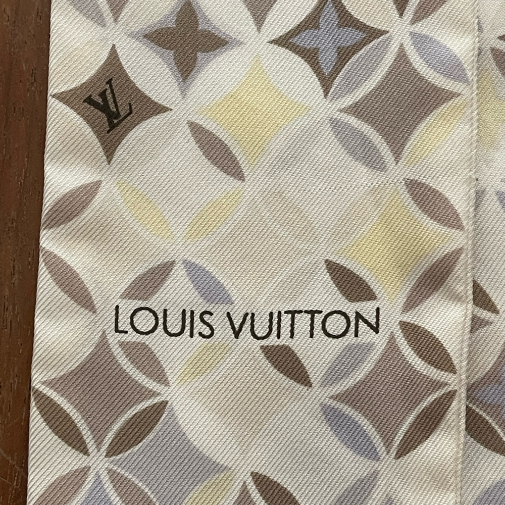 Authentic Luis Vuitton Twilly - image 4